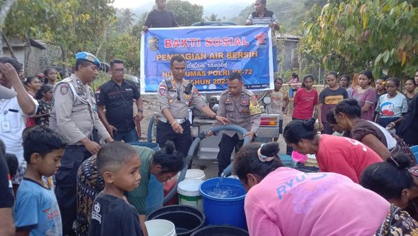 Polres Sikka Serahkan 27.500 Liter Air Bersih untuk Warga Dua Dusun di Kecamatan Nita dan Bola