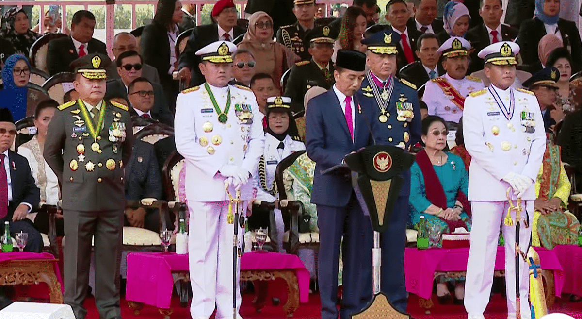 Presiden Jokowi saat menghadiri upacara HUT TNI bersama Panglima, KSAD, KSAU, dan KSAL pada 5 Oktober 2023 (Foto:Tangkapan Layar Youtube  Sekretariat Presiden)