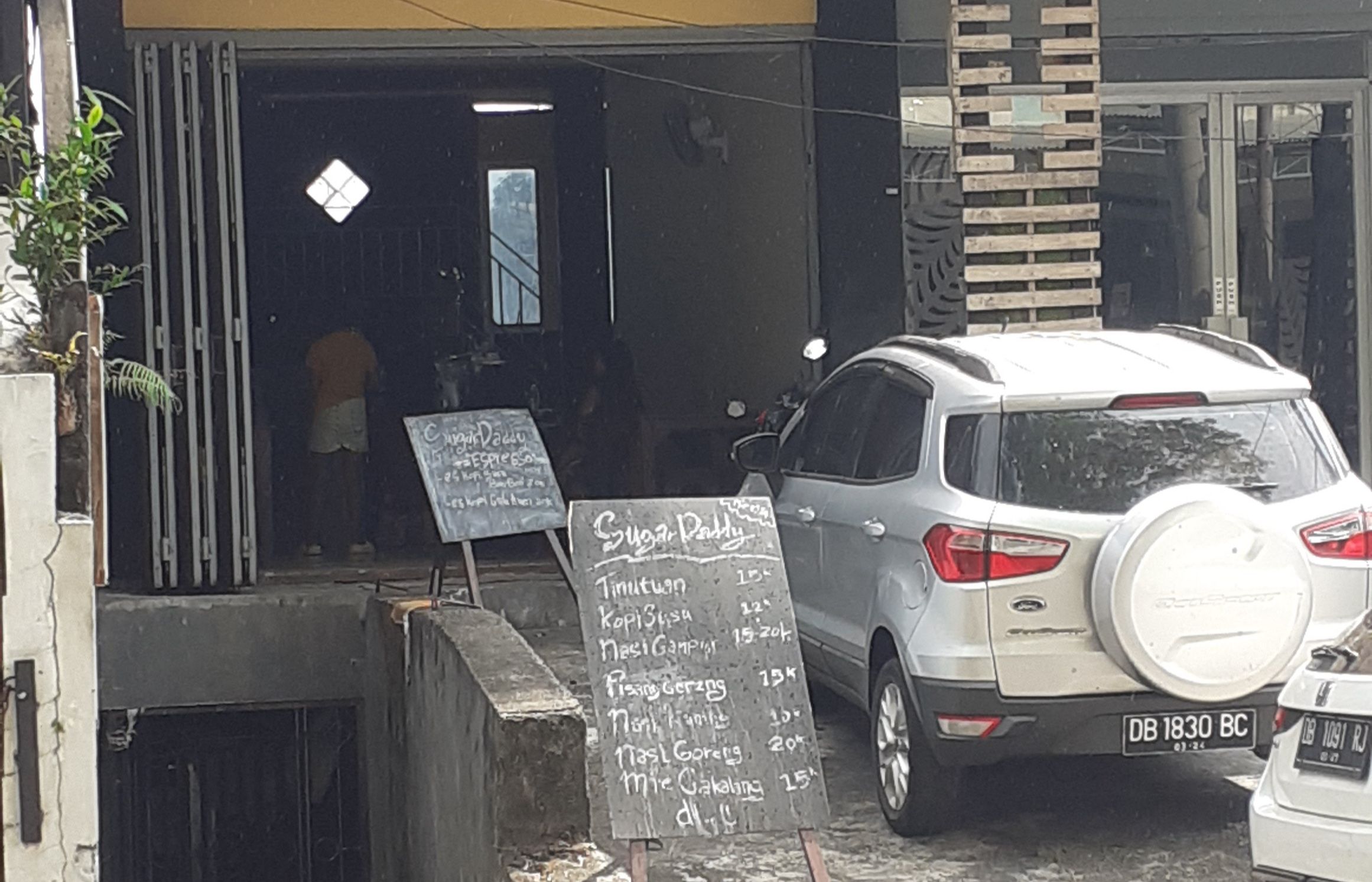 Cafe sugar daddy lokasi Tanjung Batu, Jalan Samrat Manado. (Foto:Mike)