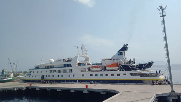 MV National Geographic Orion Kembali Bersandar di Pelabuhan L-Say Maumere