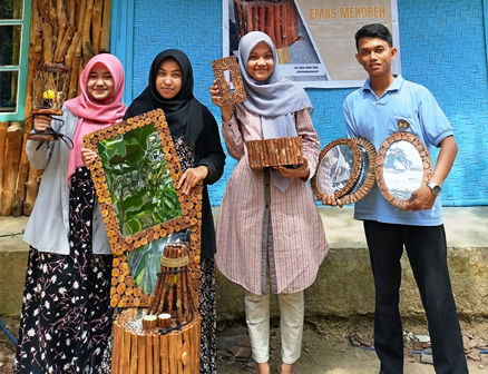Emas Menoreh, Daya Kreasi Mahasiswa UNY dalam Mengolah Limbah Kayu Cengkeh