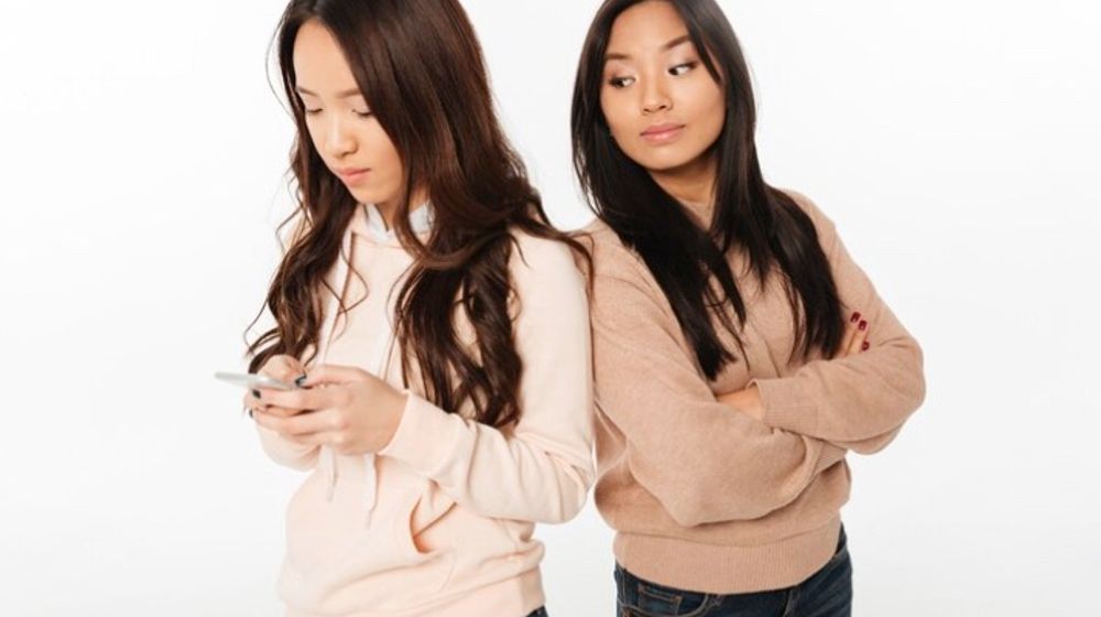 7 Tanda Anda Sedang dalam Hubungan Persahabatan yang Toksik