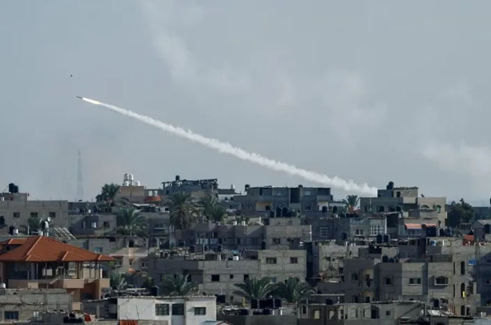  Sebuah trik cermat Hamas, kelompok Islamis Palestina, saat melancarkan serangan hebat berhasil membuat Israel terkejut.