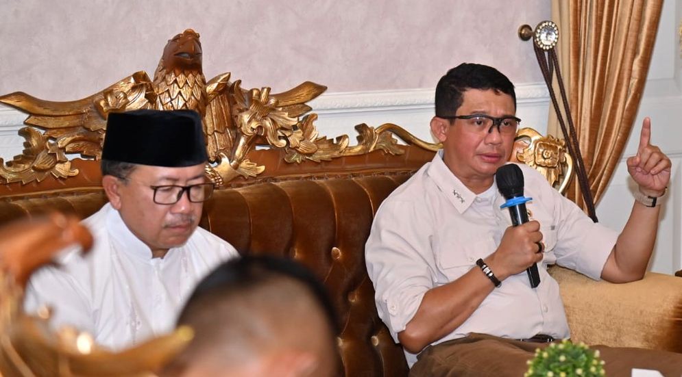 Kepala BNPB Letjen Suharyanto mengadakan rapat di kantor bupati Cianjur