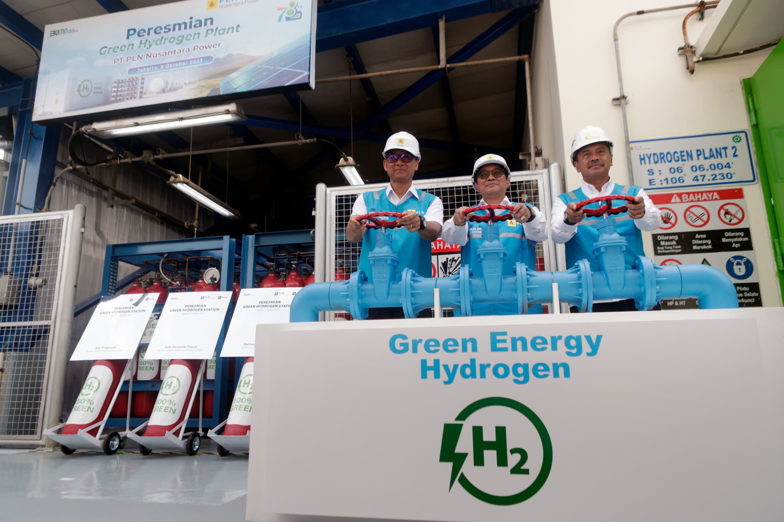 PT PLN (Persero) melalui subholding PLN Nusantara Power (PLN NP) meresmikan Green Hydrogen Plant (GHP) pertama di Indonesia yang berlokasi di kawasan Pembangkit Listrik Tenaga Gas Uap (PLTGU) Muara Karang, Pluit, Jakarta, Senin (9/10). 