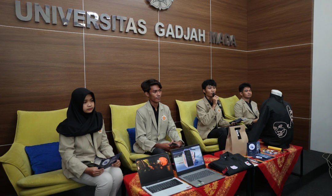 jaket utm.jpg