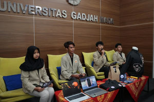 jaket utm.jpg