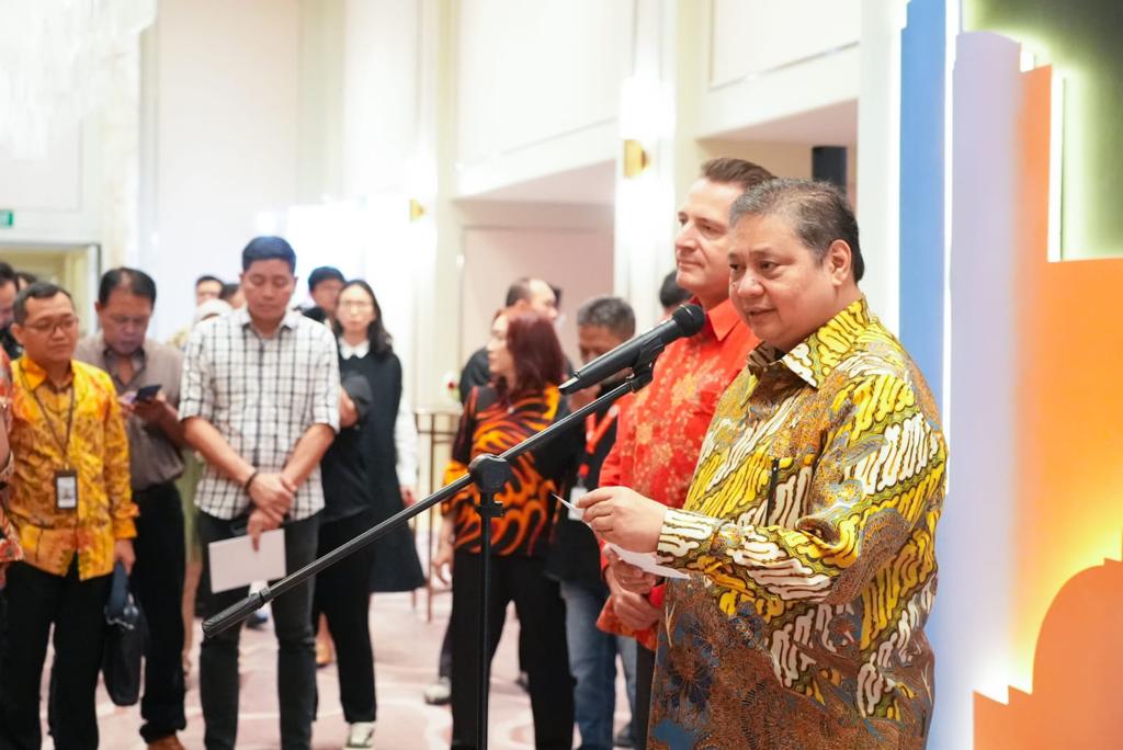 Menteri Koordinator Bidang Perekonomian Airlangga Hartarto saat memberikan opening speech mewakili Presiden Joko Widodo dalam rangkaian acara HSBC Summit 2023 di Jakarta, Rabu (11/10).