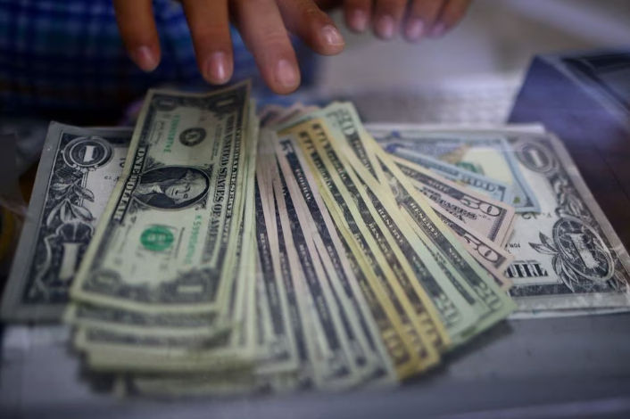 Uang Kertas Dolar AS (Reuters/Jose Luis Gonzalez)