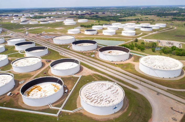 Tangki Penyimpanan Minyak Mentah di Pusat Minyak Cushing di Cushing, Oklahoma (Reuters/Drone Base)