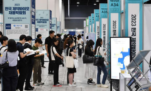 Pencari Kerja Berpartisipasi dalam Bursa Kerja di Seoul