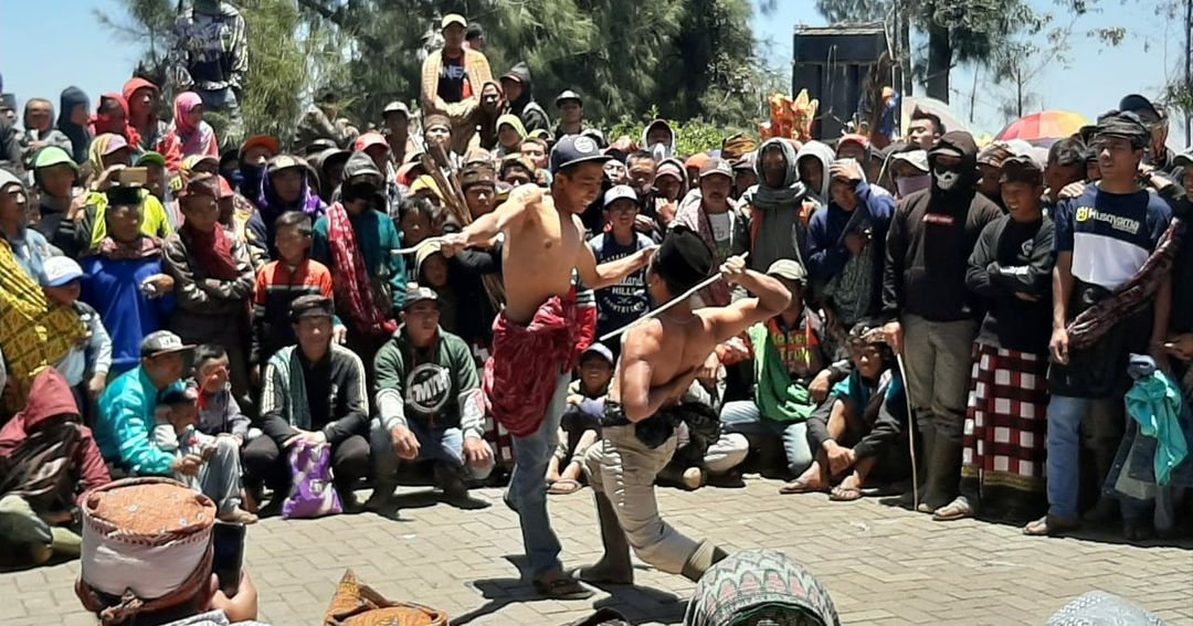 Tradisi Tiban Banyuwangi (Foto: Kemenko PMK)