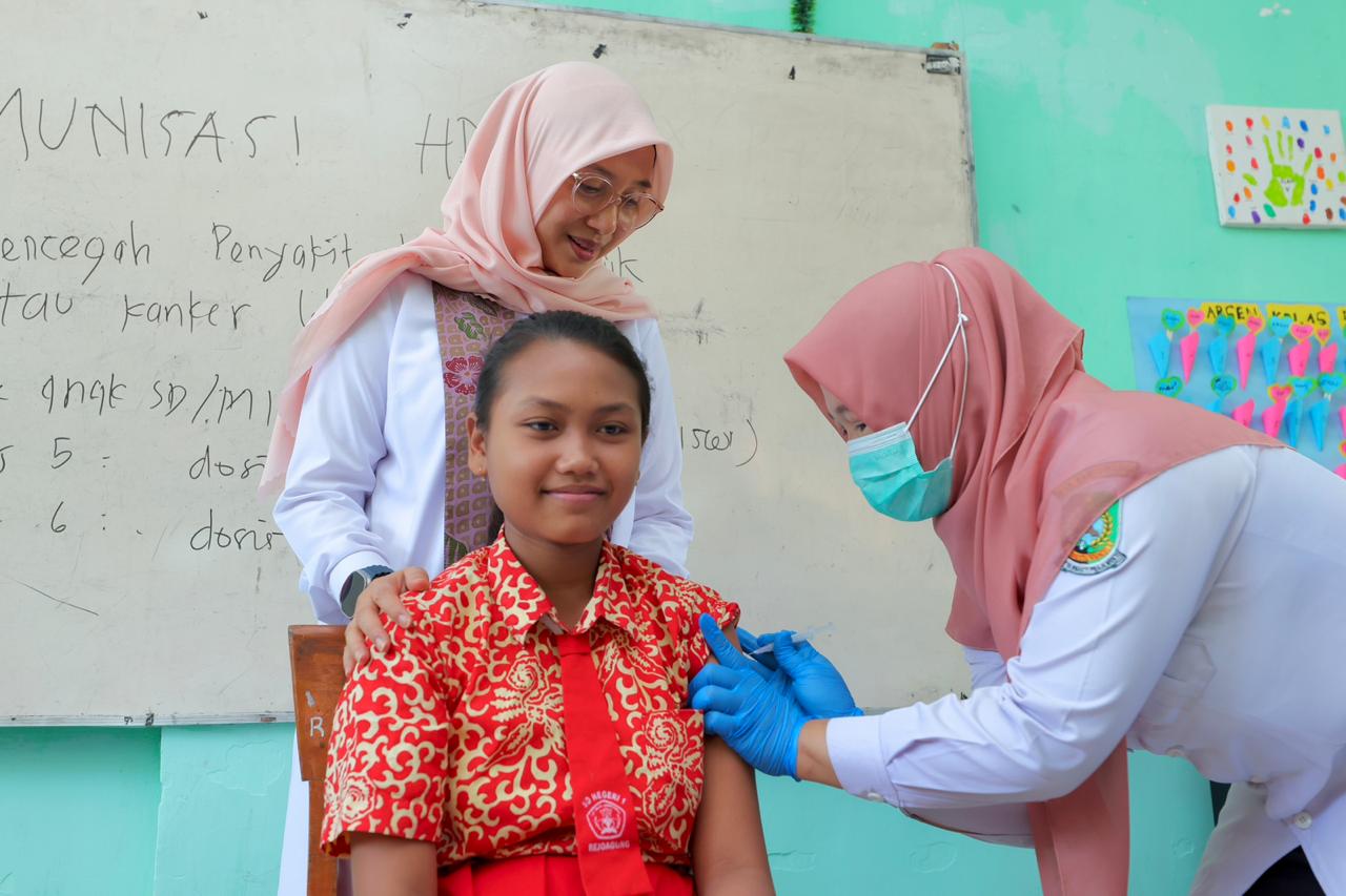 Cegah Kanker Serviks, Vaksinasi HPV Siswi Putri di Banyuwangi Mencapai 83 Persen
