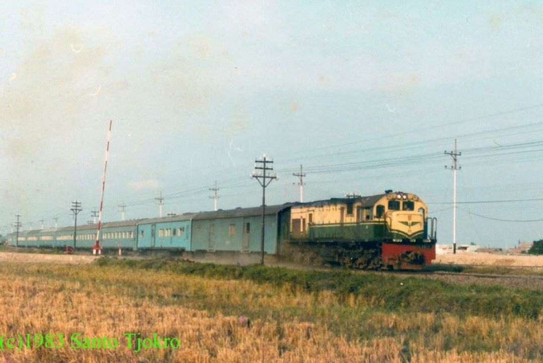 Kereta Bima saat memakai rangkaian kereta tidur (Foto: Santo Tjokro)