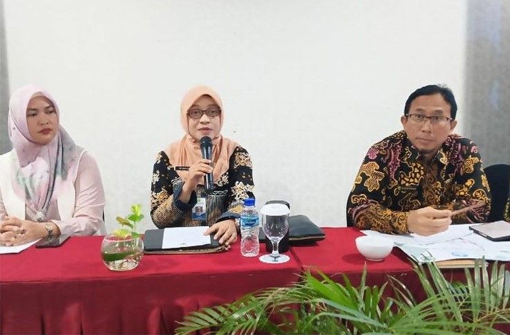 Program Beasiswa Kalimantan Timur sendiri sukses meraih tiga penghargaan yakni peringkat 1  Implementasi Terbaik Keterbukaan Informasi Publik via Website. Kemudian penghargaan sebagai Insan Peduli Pendidikan dalam  Bidang Pendidikan Luar Biasa, serta Indonesia Award kategori Outstanding Award for Integrated Initiative atas inisiatif beasiswa Kaltim tuntas. (Foto: Samsul Arifin/ Biro Adpimprov)