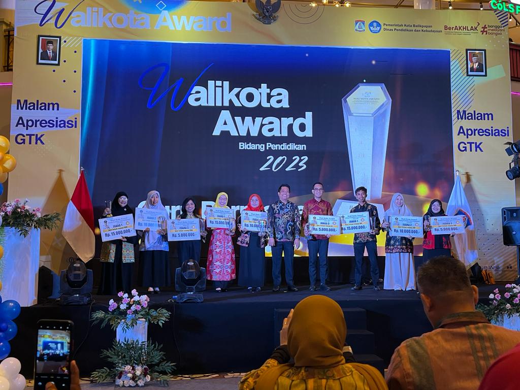 Apresiasi Tenaga Pendidik, Pemkot Balikpapan Beri Penghargaan Wali Kota Award pada Sabtu malam 14 Oktober 2023
