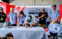 Penandatanganan kerja sama Kemenparekraf dam Gresini Racing berlangsung di sela perhelatan MotoGP Mandalika 2023 di Sirkuit Pertamina Mandalika International, Lombok, Nusa Tenggara Barat (NTB) pada Minggu 15 September 2023.