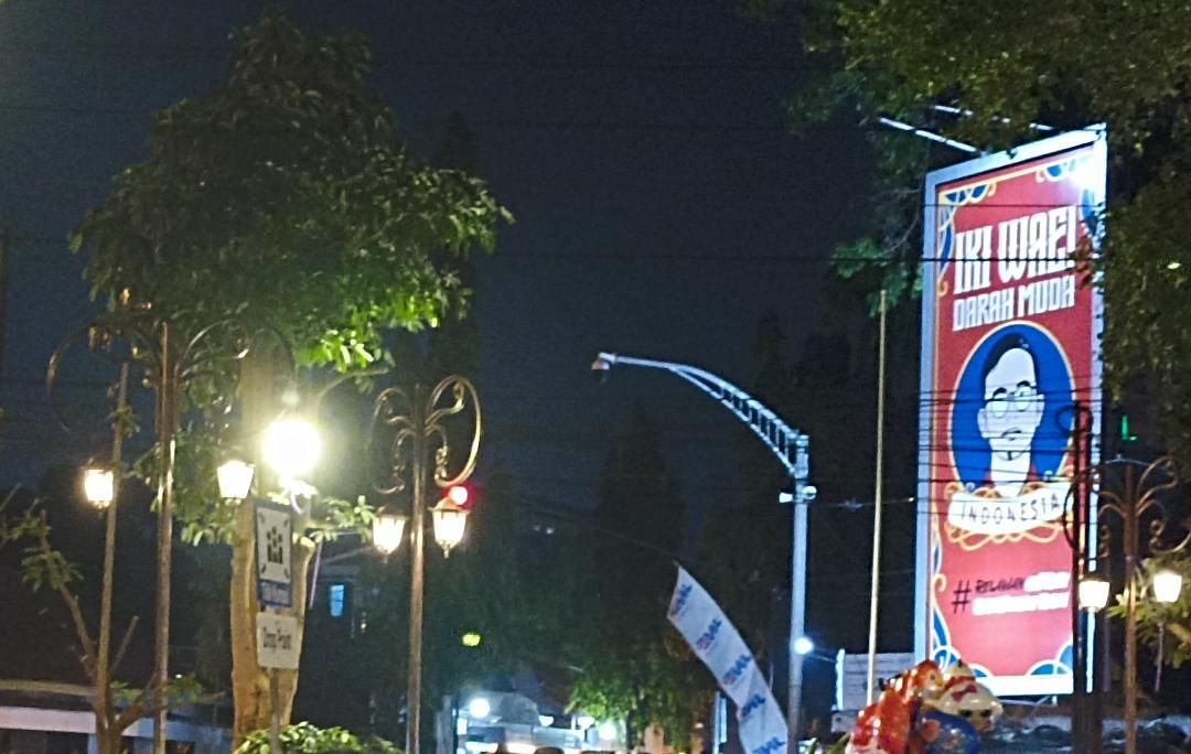 Banner bergambar Gibran Rakabuming Raka terpasang di kawasan Mangkubumen, Banjarsari, Solo, beberapa hari lalu. 