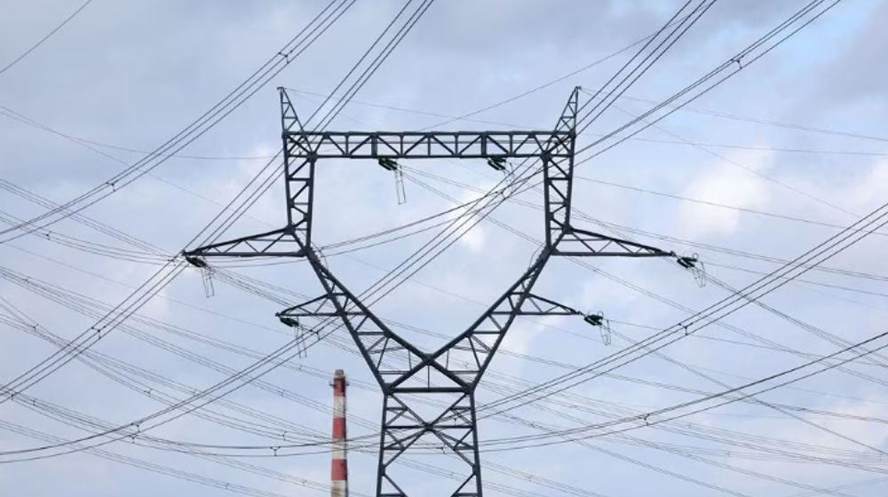 Saluran Listrik Bertegangan Tinggi Terlihat di Bouchain, Prancis