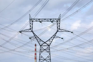 Saluran Listrik Bertegangan Tinggi Terlihat di Bouchain, Prancis