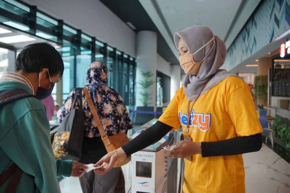 PT ASDP Indonesia Ferry (Persero) semakin gencar lakukan digitalisasi layanan dengan menyediakan pemesanan tiket secara online pada 17 pelabuhan hingga Oktober 2023.