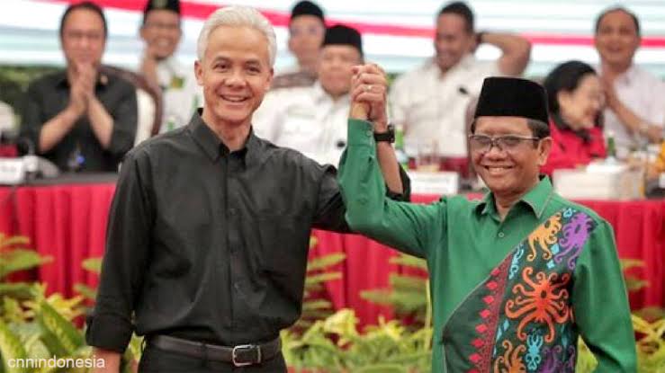 Mahfud MD (kanan) dideklarasikan sebagai calon wakil presiden pendamping Ganjar Pranowo di Jakarta, Rabu, 18 Oktober 2023.