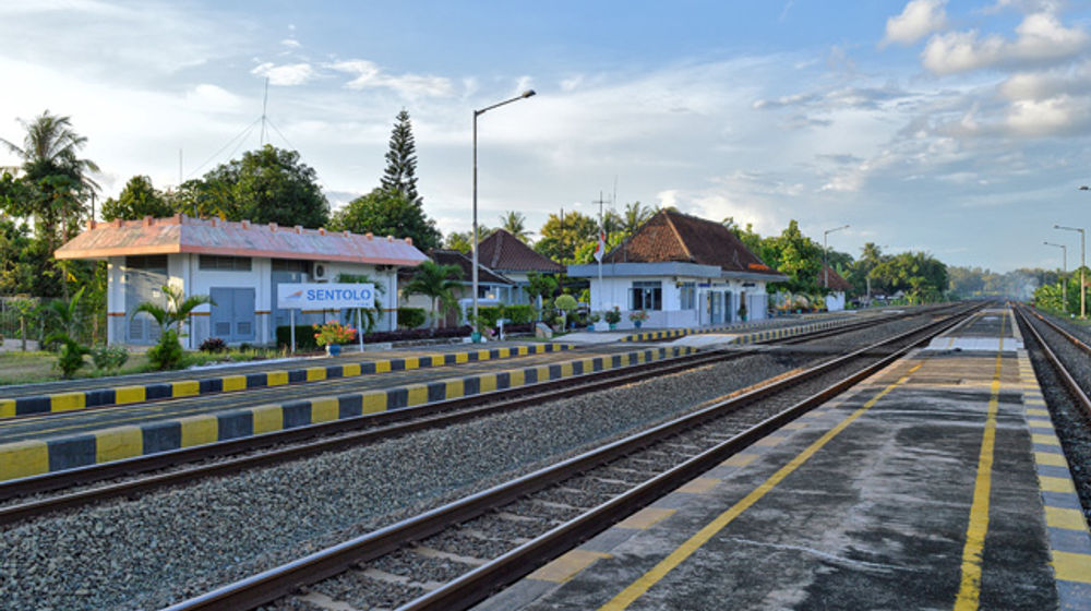 Peron-Stasiun-Sentolo.jpg