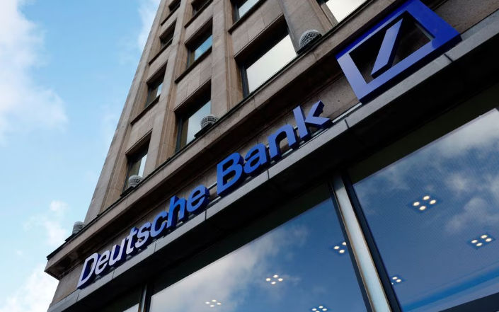 Logo Deutsche Bank Terlihat di Brussel, Belgia (Reuters/Yves Herman)