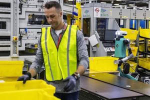Amazon Mulai Uji Robot untuk Bantu Staf Gudang, Akan Gantikan Manusia?