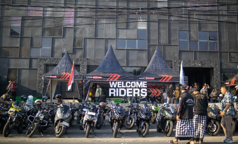 Cara Keren Dewata Rockers MG Rayakan Hari Batik, Gelar City Tour, Bazar Apparel Lokal lalu Donor Darah