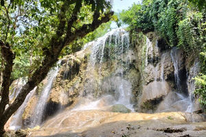 Air Terjun di Pantai Pelang.png