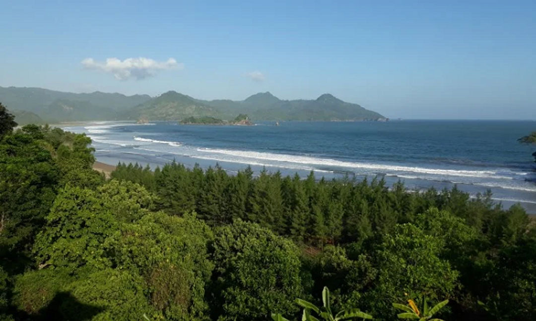 Pantai Pelang (pesisir.net)