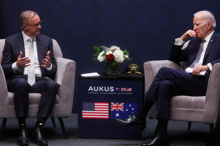 Presiden AS Joe Biden dan Perdana Menteri Australia Anthony Albanese di Navy Gateway Inns and Suites, di San Diego, California (Reuters/Leah Millis)