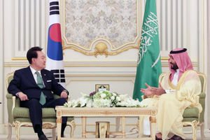 Presiden Korea Yoon Suk Yeol dan Putra Mahkota Saudi Mohammed bin Salman dalam Pembicaraan Puncak di Istana Al Yamamah