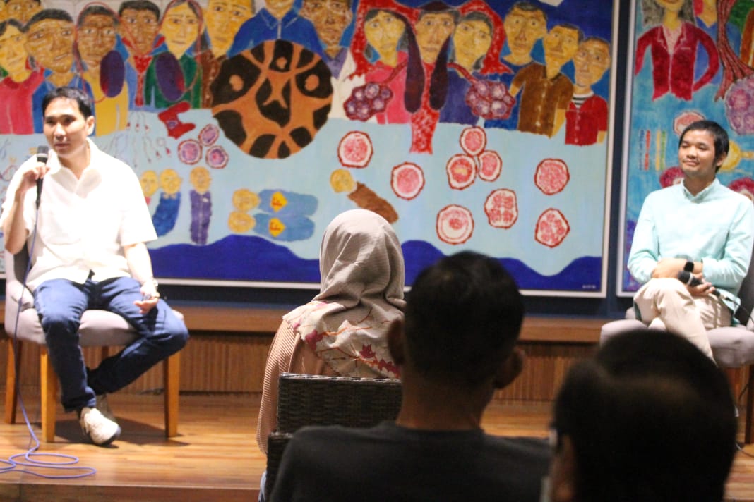 dr. Sonny Santoso Sp.OG (kiri) dan dr. Cennikon Pakpahan Sp.And dalam Talk Show Menopause & Andrepause di Rumah Sakit Ibu dan Anak Ferina Surabaya