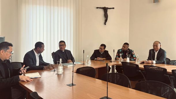 Jumpa Padre Marco SVD di Vatikan, Pejabat Gubernur Papua Selatan dan Tokoh Muda Papua dan Pastor Militer Yos Bintoro Berbincang  tentang Papua 
