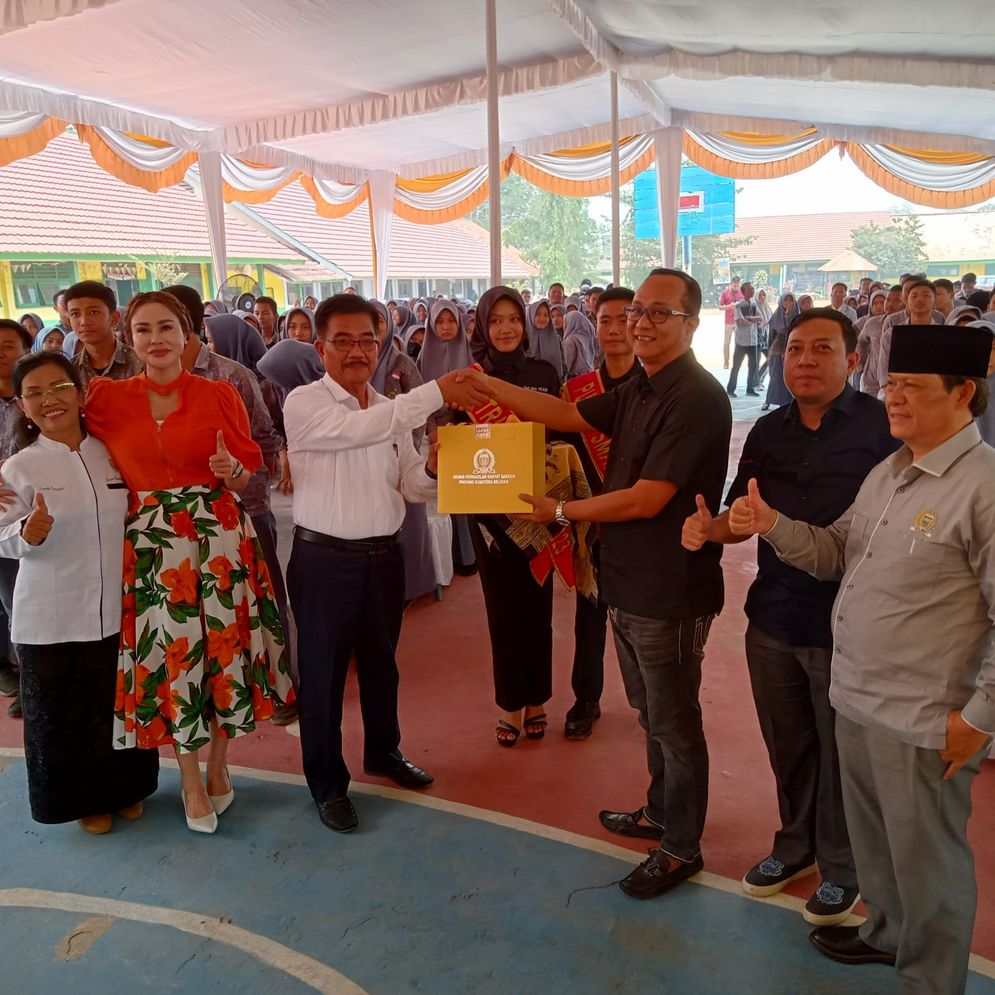 Anggota DPRD Provinsi Sumatera Selatan daerah pemilihan Sumsel X Banyuasin melakukan reses ke sejumlah SMA di Banyuasin yang terdiri dari koordinator, MF Ridho ST.MT,  didampingi Marzuki SE, Nadya Basyir SE dan Maliono SH 