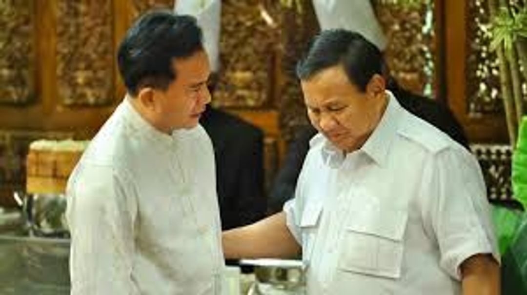 Yusril Ihza Mahendra (kiri) bersama Prabowo Subianto.