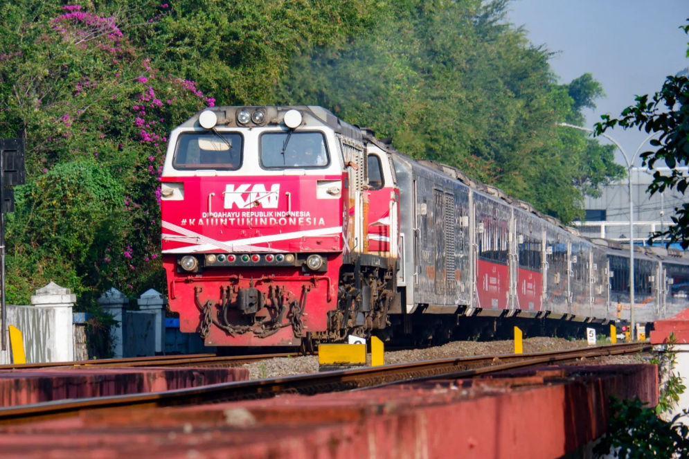 PT Kereta Api Indonesia (Persero) dalam kurun 4 tahun terakhir terus melakukan transformasi dari berbagai sektor. Transformasi tersebut mencakup dari pelayanan penumpang, barang, komersialisasi aset, hingga peningkatan kompetensi SDM. 