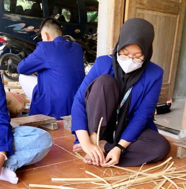 Mahasiswa UNY Ingin Kembangkan Wisata Kerajinan Bambu Desa Sobo