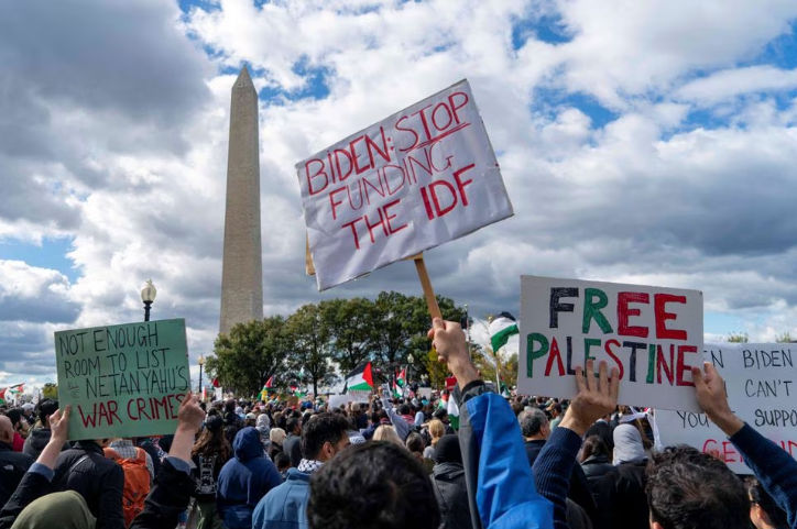 Muslim Amerika untuk Palestina Menyerukan Gencatan Senjata di Gaza di Monumen Washington (Reuters/Bonnie Cash)