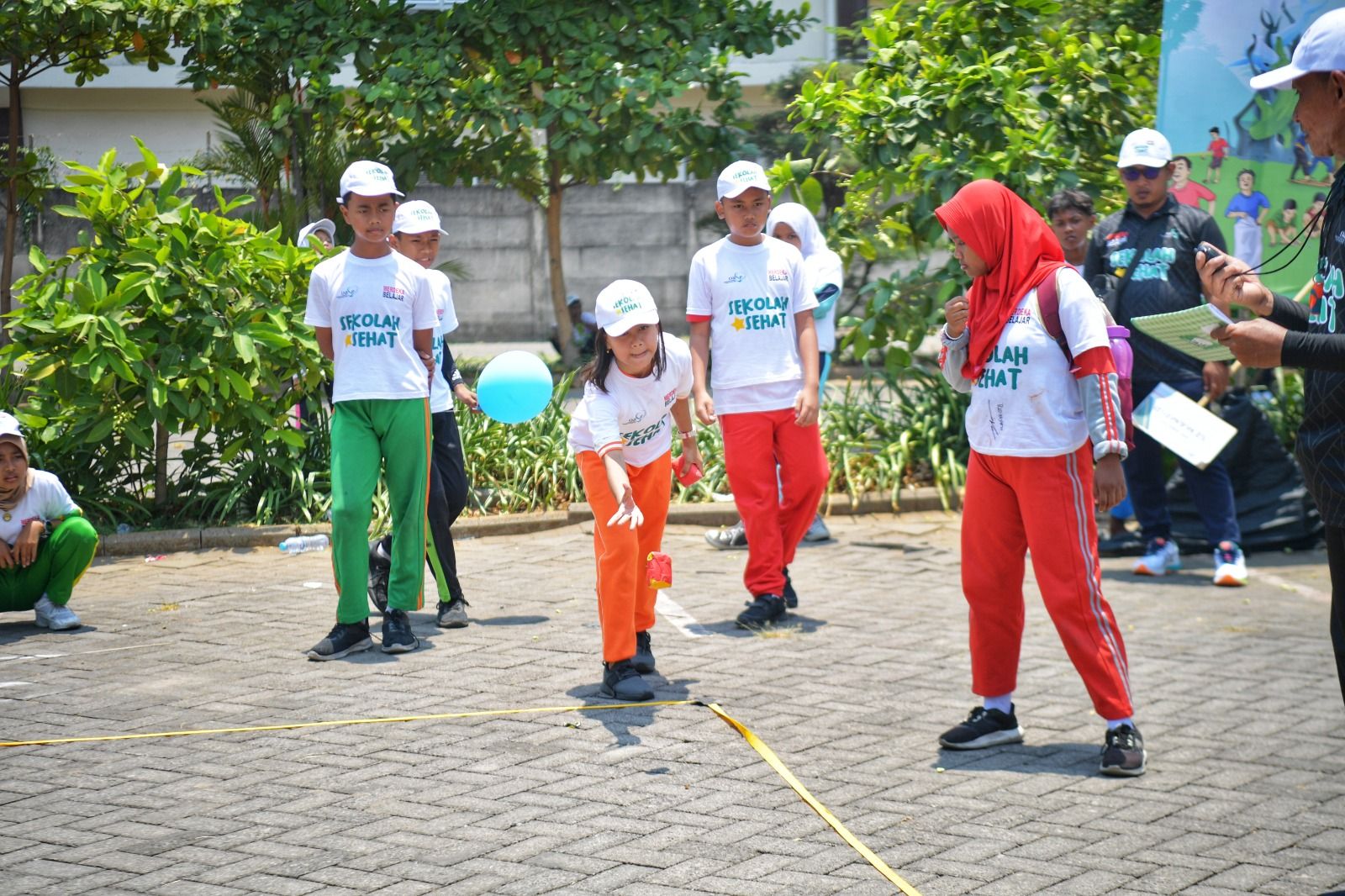 Permainan anak-anak di acara Kampanye Sekolah Sehat di Balai Penjaminan Mutu Pendidikan (BPMP) Jawa Timur, Selasa (24/10/2023).