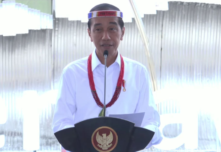 Presiden Jokowi saat melakukan peresmian Bandara Mentawai, Rabu 25 Oktober 2023 (Foto: tangkapan layar Youtube Sekretariat Kepresidenan)