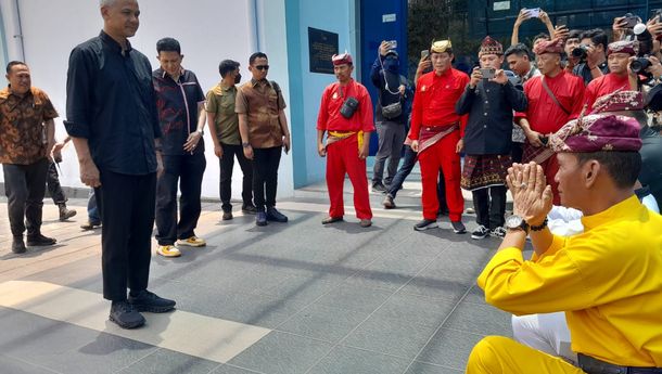 Safari Politik di Lampung, Ganjar Pranowo Disambut Secara Adat