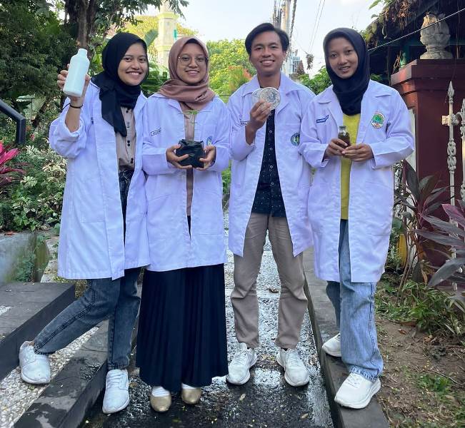Teliti Daun Kopi, Mahasiswa UNY Hasilkan Penghambat Jamur pada Akar Cabai 