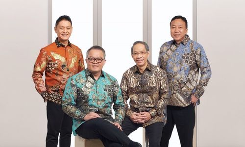 Jajaran direksi PT Clipan Finance Indonesia Tbk (CFIN).