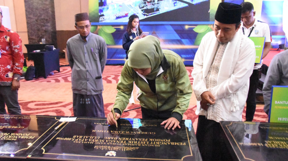 Terapkan Kebijakan EBT, Pesantren dan Pelabuhan Perikanan di Jatim Terima Pembangkit Listrik Tenaga Surya (PLTS) Atap 