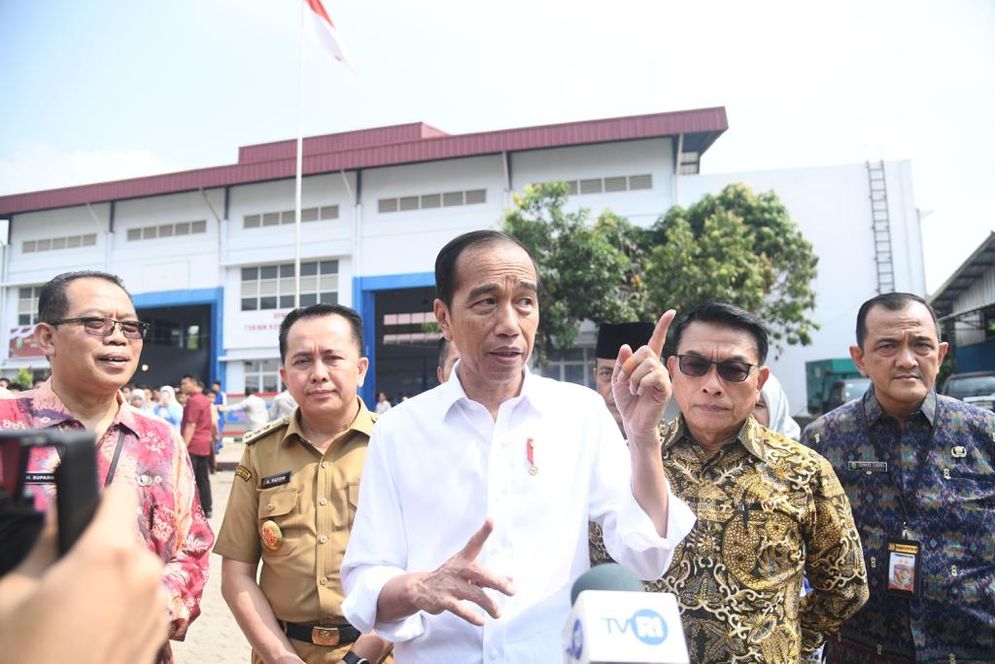 Langganan Dikunjungi Pejabat Tinggi, Kali ini Presiden Jokowi Beri Mobil Listrik untuk SMK 2 Negeri Palembang