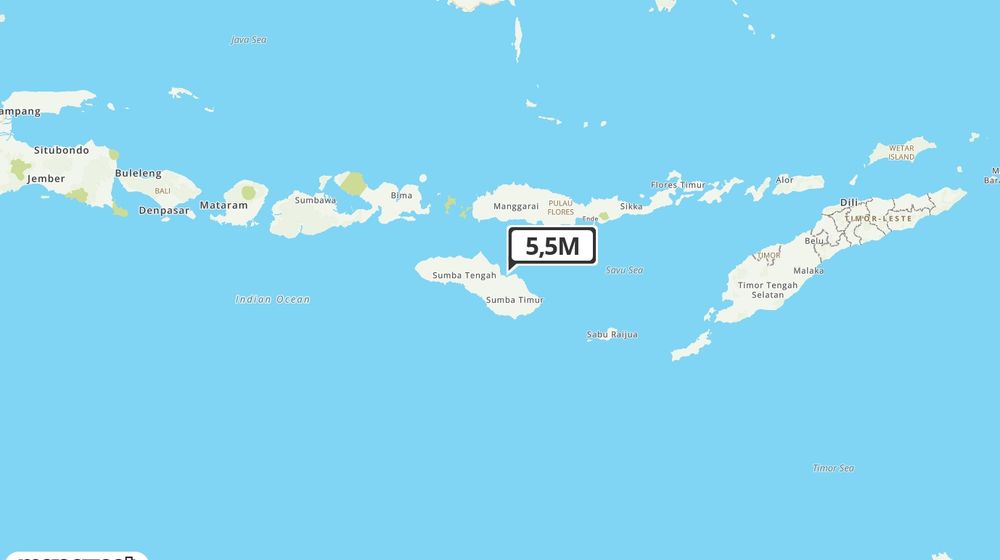 Pusat gempa berada di darat 7 km barat daya Waingapu