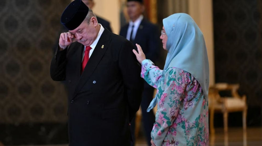 Sultan Ibrahim Iskandar dengan Saudara Perempuannya Ratu Malaysia Tunku Azizah Aminah Maimunah Iskandariah